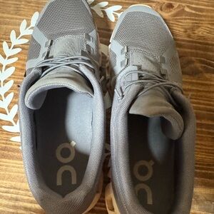 On Cloud Womens size 11